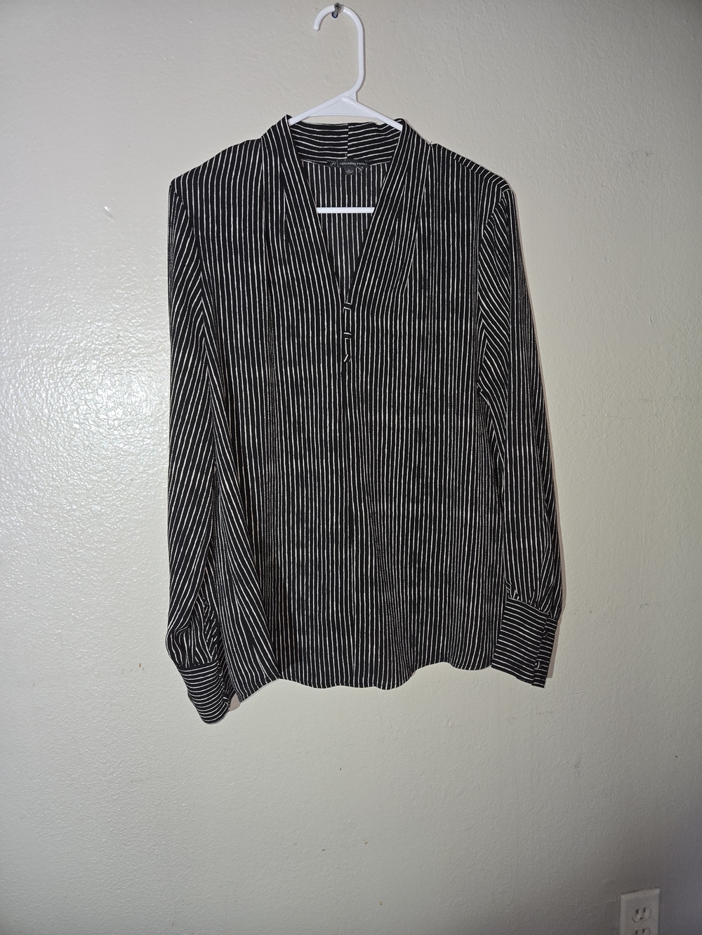 Adrianna Papell Striped V-Neck Blouse Long Sleeve Black White Office Top Size L
